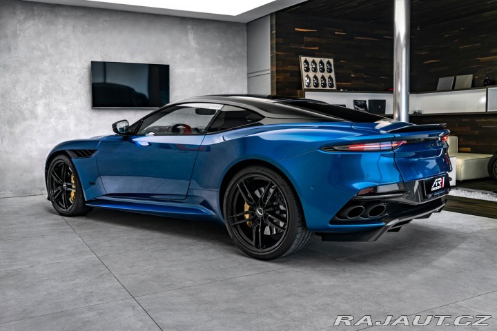 Aston Martin DBS 2023