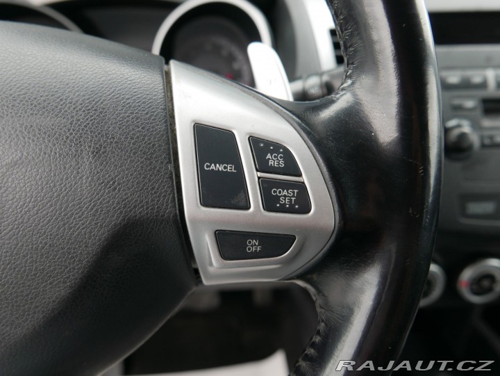 Mitsubishi Outlander 2,4i 4x4 Automat 2008