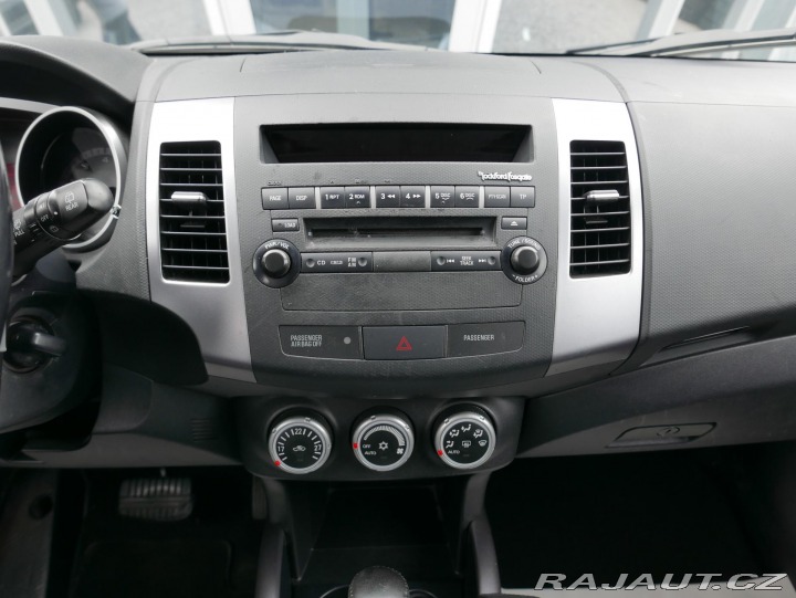 Mitsubishi Outlander 2,4i 4x4 Automat 2008