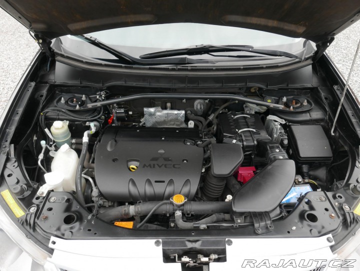 Mitsubishi Outlander 2,4i 4x4 Automat 2008
