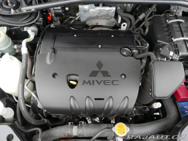 Mitsubishi Outlander 2,4i 4x4 Automat 2008