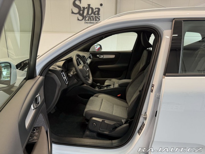 Volvo XC40 B3 2.0L 163 HP AT7 FWD CO 2025