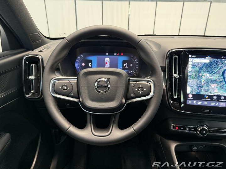 Volvo XC40 B3 2.0L 163 HP AT7 FWD CO 2025
