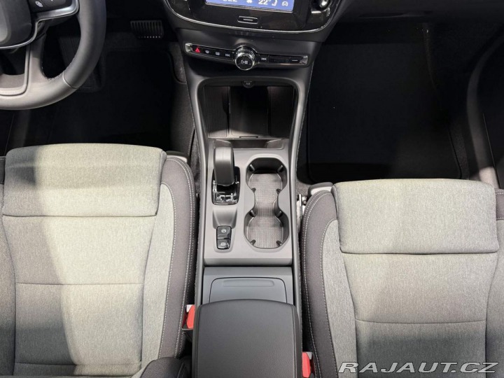 Volvo XC40 B3 2.0L 163 HP AT7 FWD CO 2025