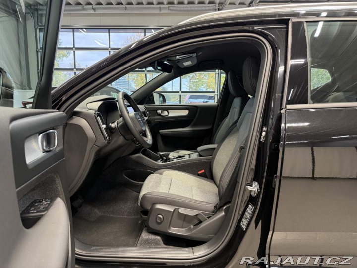 Volvo XC40 B3 2.0L 163 HP AT7 FWD CO 2025