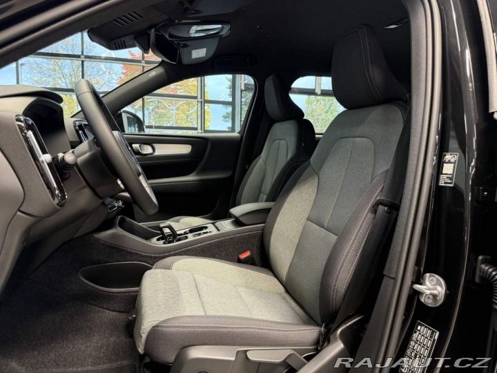 Volvo XC40 B3 2.0L 163 HP AT7 FWD CO 2025
