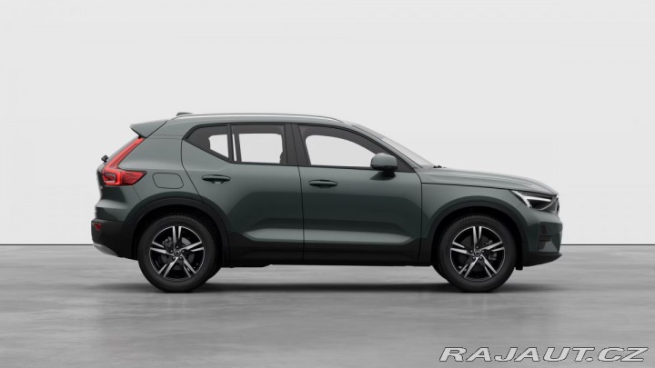 Volvo XC40 B3 2.0L 163 HP AT7 FWD CO 2025