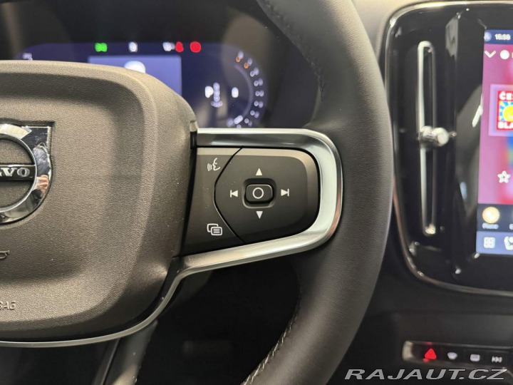 Volvo XC40 B3 2.0L 163 HP AT7 FWD CO 2026