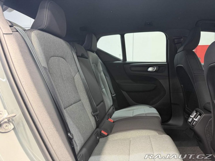 Volvo XC40 B3 2.0L 163 HP AT7 FWD CO 2025