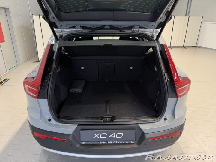 Volvo XC40 B3 2.0L 163 HP AT7 FWD CO 2025