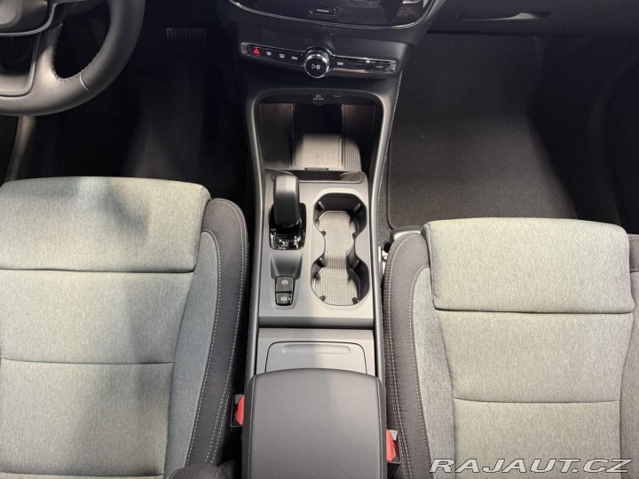 Volvo XC40 B3 2.0L 163 HP AT7 FWD CO 2026