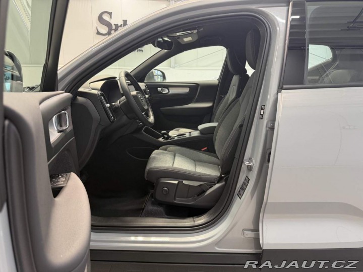 Volvo XC40 B3 2.0L 163 HP AT7 FWD CO 2026