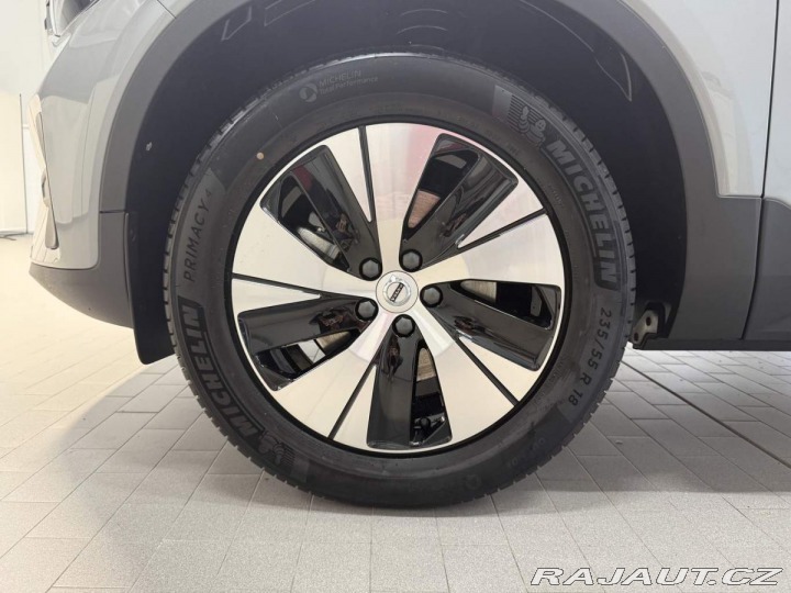 Volvo XC40 B3 2.0L 163 HP AT7 FWD CO 2025