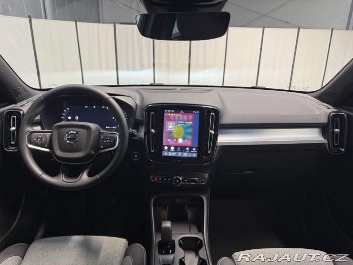 Volvo XC40 B3 2.0L 163 HP AT7 FWD CO 2026