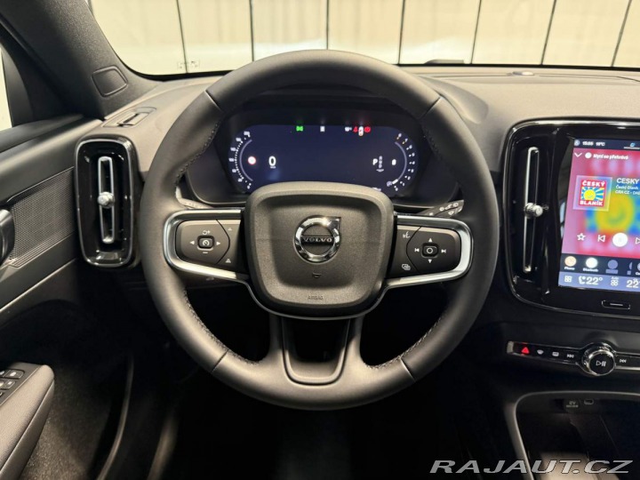 Volvo XC40 B3 2.0L 163 HP AT7 FWD CO 2026