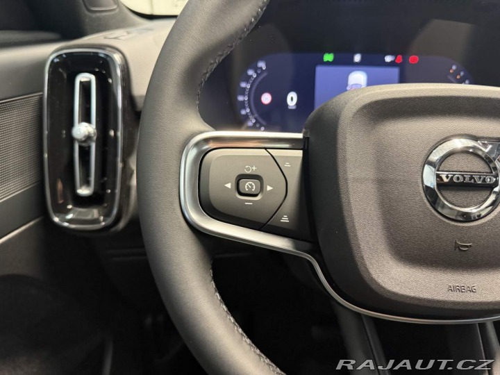 Volvo XC40 B3 2.0L 163 HP AT7 FWD CO 2026