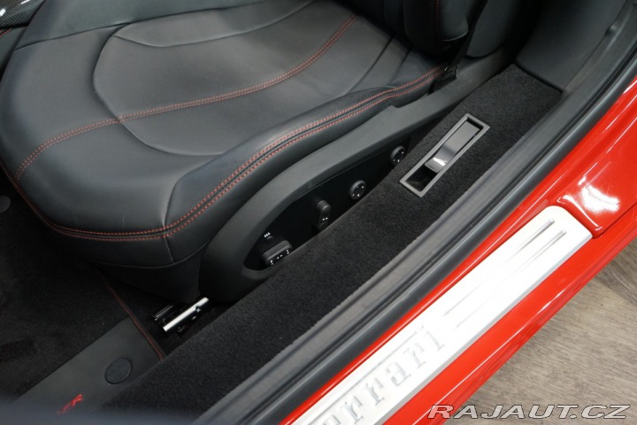 Ferrari F8 SPIDER*LIFT*CARBON*ZÁRUKA 2023