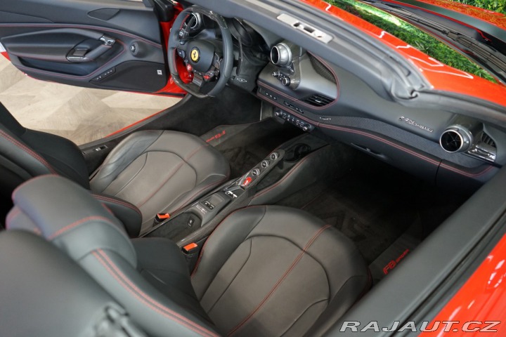 Ferrari F8 SPIDER*LIFT*CARBON*ZÁRUKA 2023