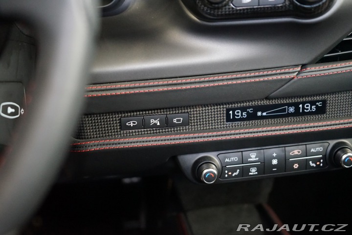 Ferrari F8 SPIDER*LIFT*CARBON*ZÁRUKA 2023
