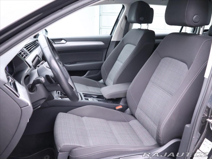 Volkswagen Passat 2,0 TDI DSG Navi Virtual 2022