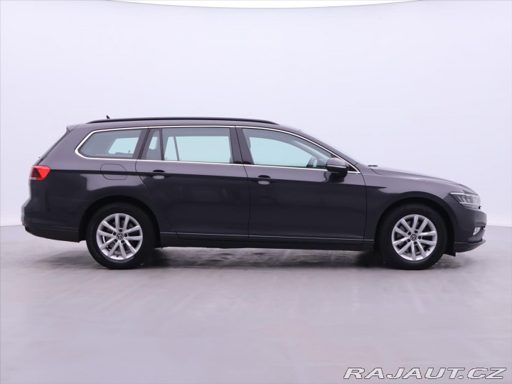 Volkswagen Passat 2,0 TDI DSG Navi Virtual 2022