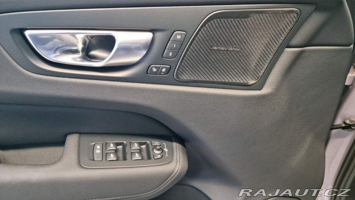 Volvo XC60 B5 2.0L 250+14 HP AT8 AWD 2025
