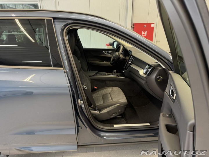 Volvo XC60 B5 2.0L 250+14 HP AT8 FWD 2025