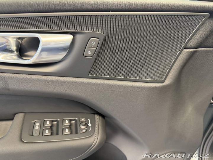 Volvo XC60 B5 2.0L 250+14 HP AT8 FWD 2025