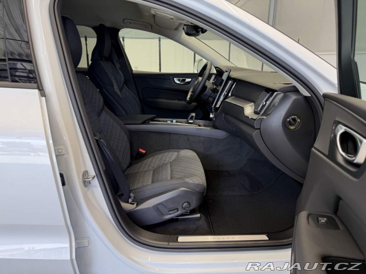 Volvo XC60 B5 2.0L 250+14 HPAT8 AWD 2025