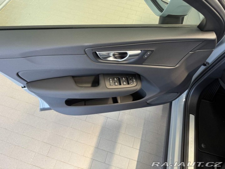 Volvo XC60 B5 2.0L 250+14 HPAT8 AWD 2026