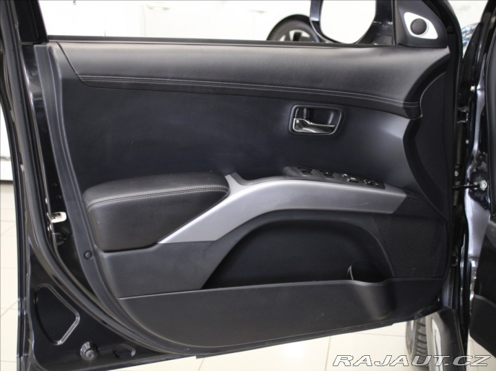 Mitsubishi Outlander 2,2 Di-D AT 4x4 7-míst KŮ 2012