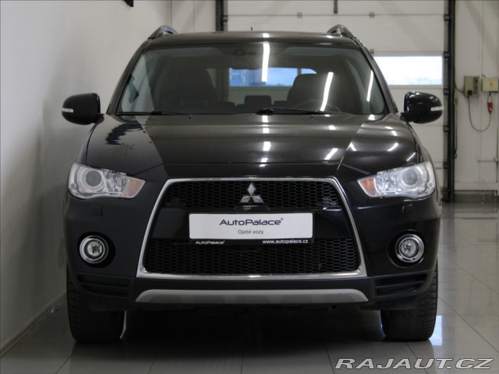 Mitsubishi Outlander 2,2 Di-D AT 4x4 7-míst KŮ 2012