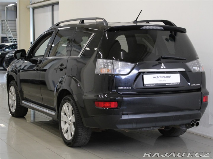 Mitsubishi Outlander 2,2 Di-D AT 4x4 7-míst KŮ 2012