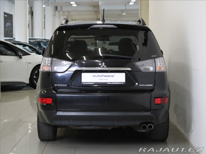 Mitsubishi Outlander 2,2 Di-D AT 4x4 7-míst KŮ 2012