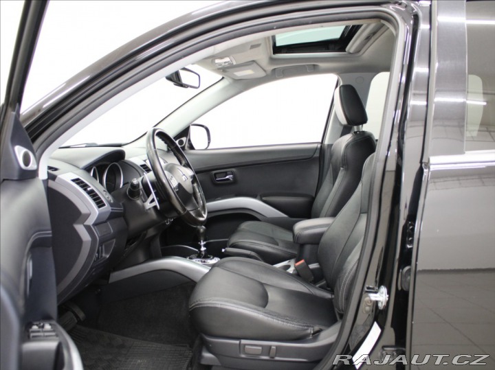 Mitsubishi Outlander 2,2 Di-D AT 4x4 7-míst KŮ 2012