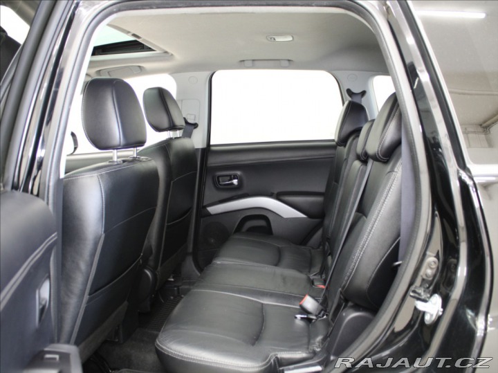 Mitsubishi Outlander 2,2 Di-D AT 4x4 7-míst KŮ 2012