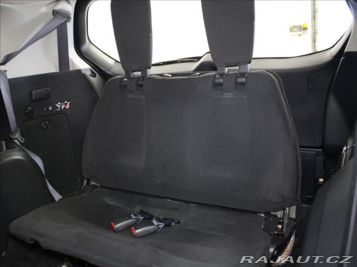 Mitsubishi Outlander 2,2 Di-D AT 4x4 7-míst KŮ 2012