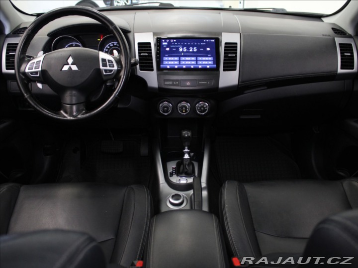 Mitsubishi Outlander 2,2 Di-D AT 4x4 7-míst KŮ 2012