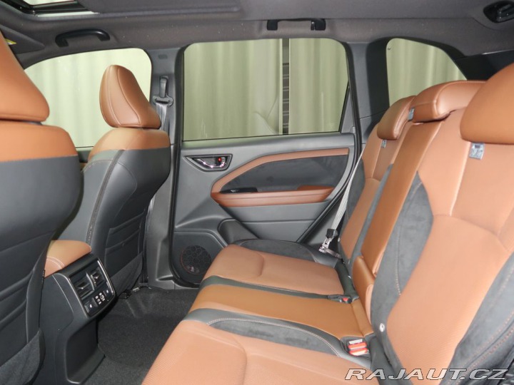 Subaru Forester TOURING 4X4. Ihned k odbě 2025