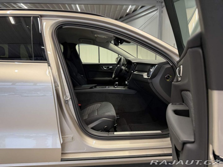 Volvo V60 B4 2.0L 197+14 HP AT7 FWD 2025