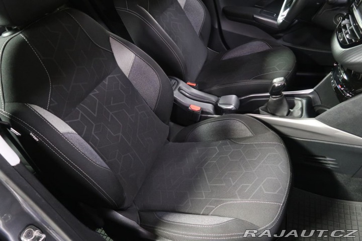 Peugeot 2008 1.2PureTech,CZ,1Maj,Manuá 2017
