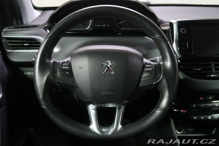 Peugeot 2008 1.2PureTech,CZ,1Maj,Manuá 2017