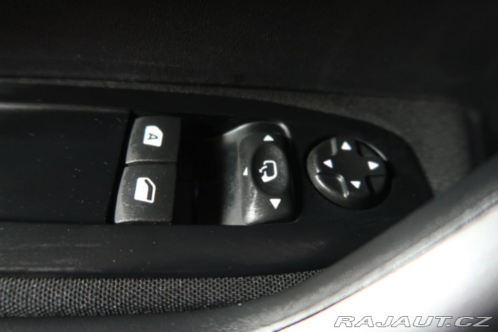 Peugeot 2008 1.2PureTech,CZ,1Maj,Manuá 2017
