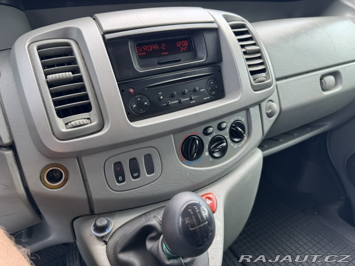 Renault Trafic 6 MÍST 2,5 DCI 107 KW ČR 2007