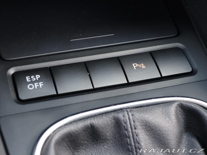 Volkswagen Golf 1,6 TDI 77kW Highline 1.M 2010