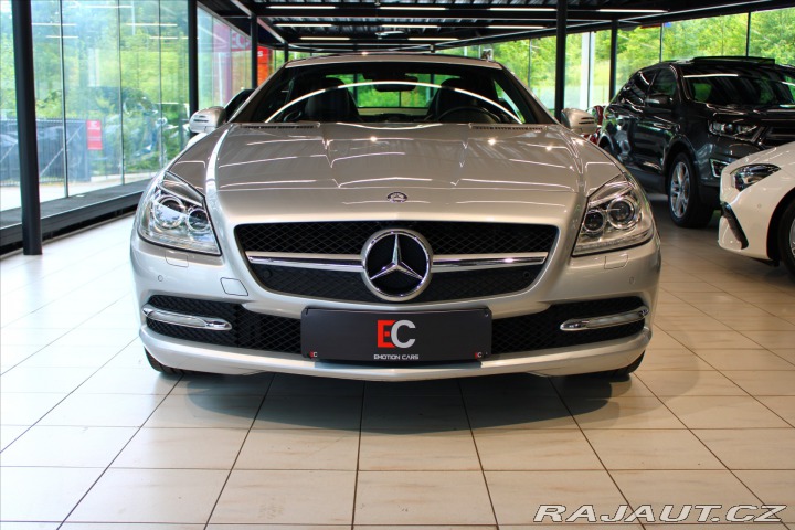 Mercedes-Benz SLK 200CGI BlueEfficiency AT 2012