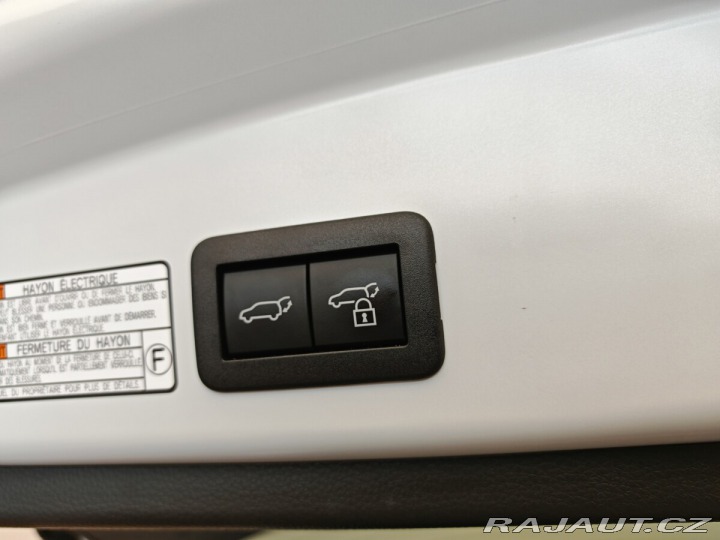 Toyota Corolla Cross 2,0 Hybrid e-CVT Executiv 2024