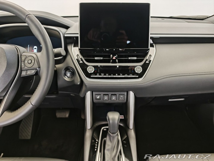 Toyota Corolla Cross 2,0 Hybrid e-CVT Executiv 2024