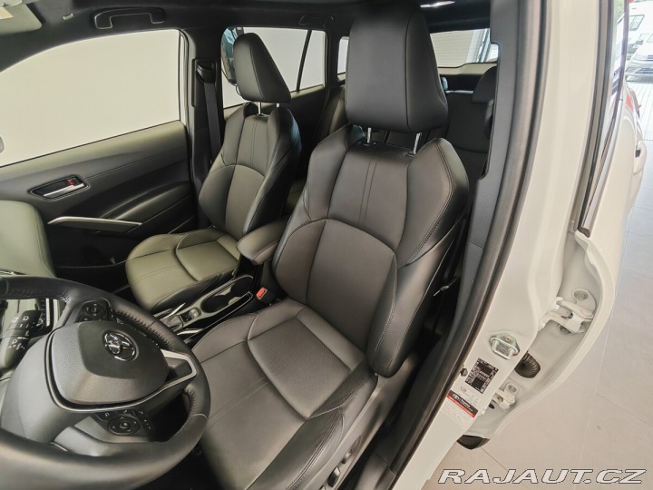 Toyota Corolla Cross 2,0 Hybrid e-CVT Executiv 2024