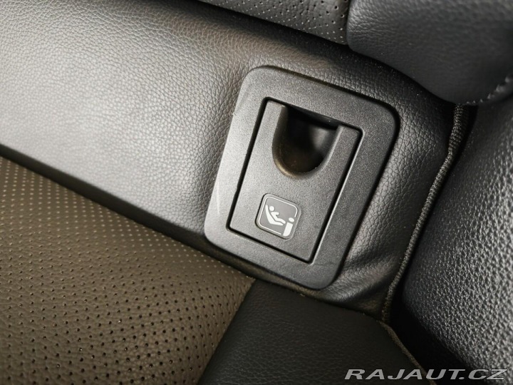 Toyota Corolla Cross 2,0 Hybrid e-CVT Executiv 2024